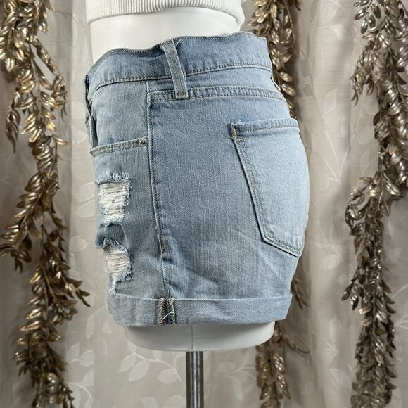 Old Navy Boyfriend Denim Shorts Size 8 Light Wash Distressed Cuffed Summer Chic - Picture 7 of 11